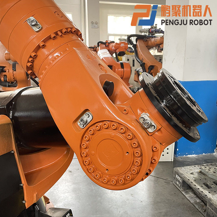 ۲۷۰۰ میلی متری KUKA KR210 استفاده شده از روبات های KUKA ۶ محور برای حکاکی دقیق پیسیدن کارآمد و پالتی سازی بی نقص