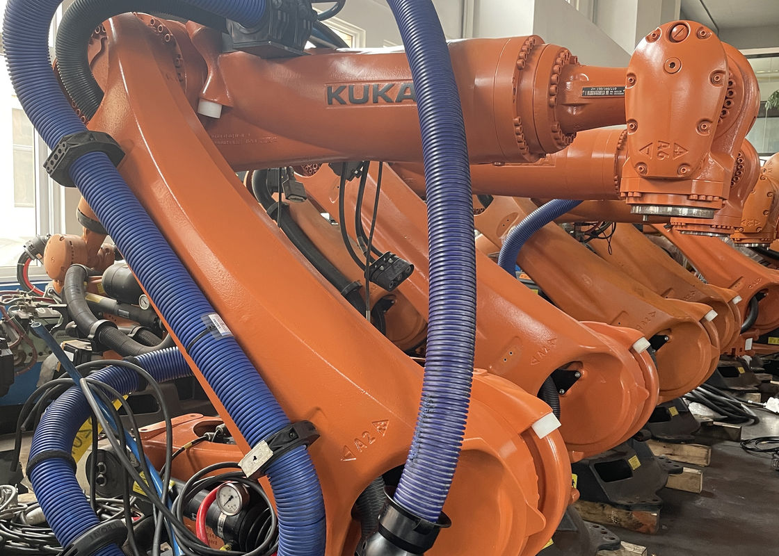 ربات بارگذاری ایمنی IP 65 برای بارگذاری و بارگذاری 210 کیلوگرم خط تولید خود را با KUKA KR210 ارتقا دهید: شریک نهایی شما برای جوش، رسیدگی و موارد دیگر