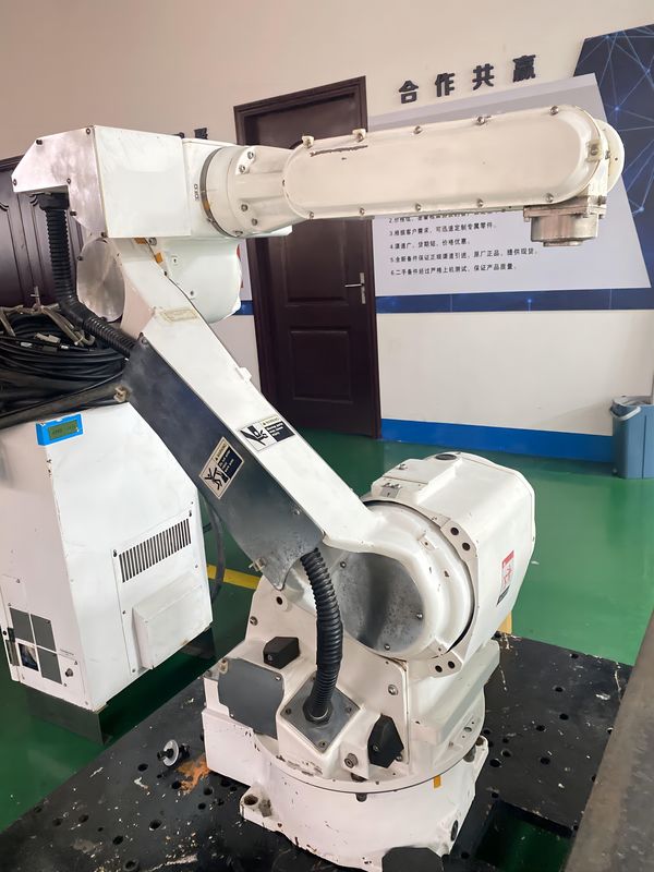 Motoman CR20 یک ربات 6 محور XRC عمودی است که برای کاربردهای اتاق تمیز ساخته شده است. اتاق تمیز: Motoman CR20. محورها: 6 بار مفید: 20 کیلوگرم