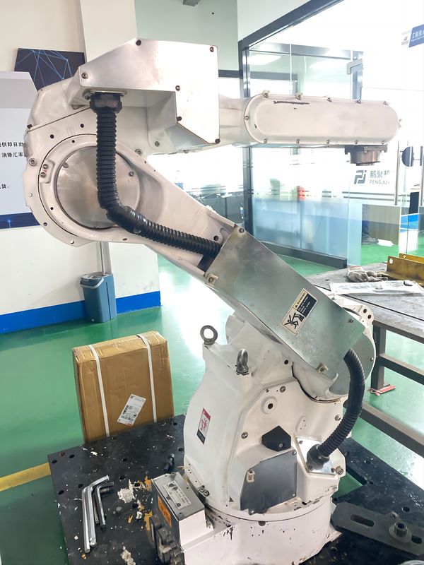 Motoman CR20 یک ربات 6 محور XRC عمودی است که برای کاربردهای اتاق تمیز ساخته شده است. اتاق تمیز: Motoman CR20. محورها: 6 بار مفید: 20 کیلوگرم