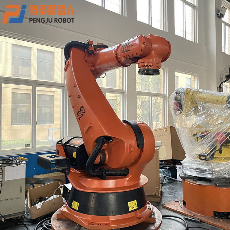 KUKA KR210-2 جوشکاری نقطه ای ، فشار دادن ، پالتیزاسیون ، بارگذاری و تخلیه قطعات ، ماشینکاری ، رسیدگی به قطعات