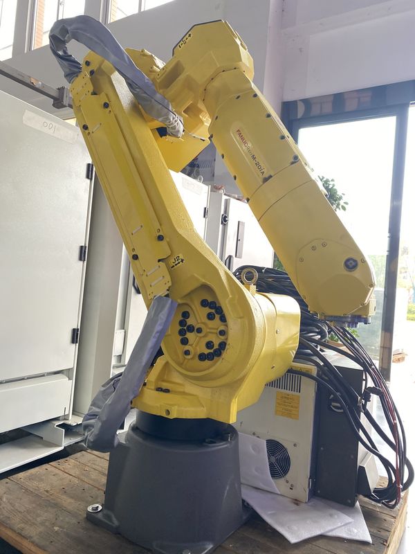 Fanuc 20iA ± 0.07mm تکرارشدن ربات جوشکاری قوس 20KG بار مفید 1811 mm دسترسی برای ماشین آلات دستکاری و اندازه گیری قطعات