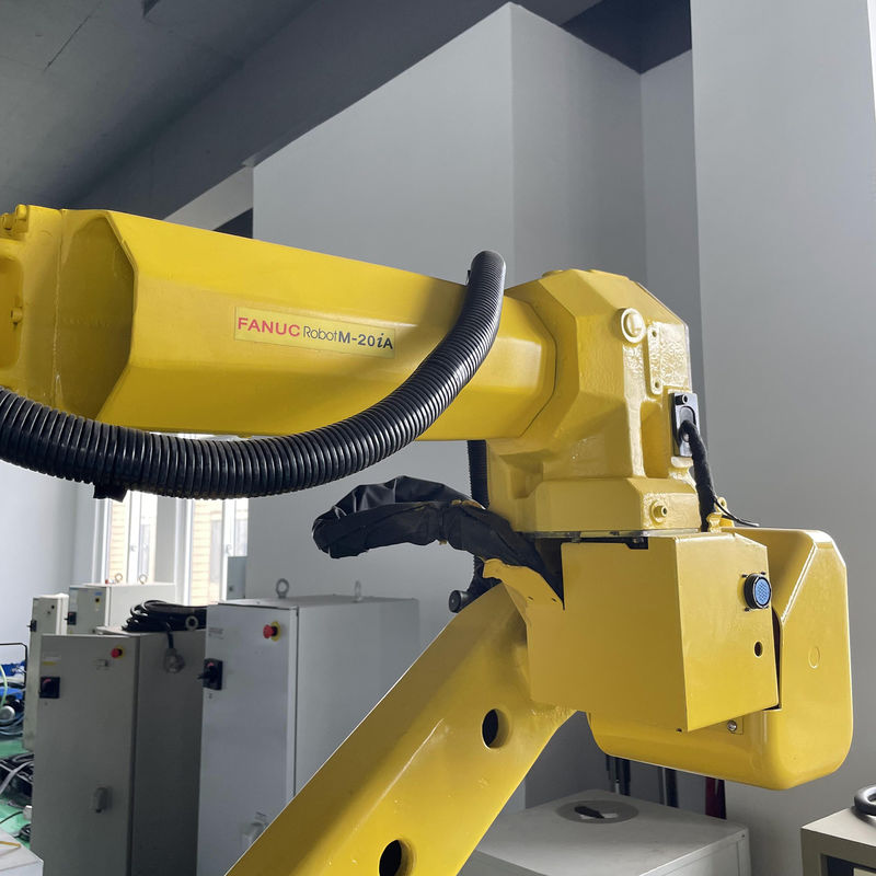 ربات های FANUC M-20iA با کنترل کننده R30iB ربات های قالب گیری تزریقی، ربات های توزیع کننده، ربات های برش فیبرگلاس