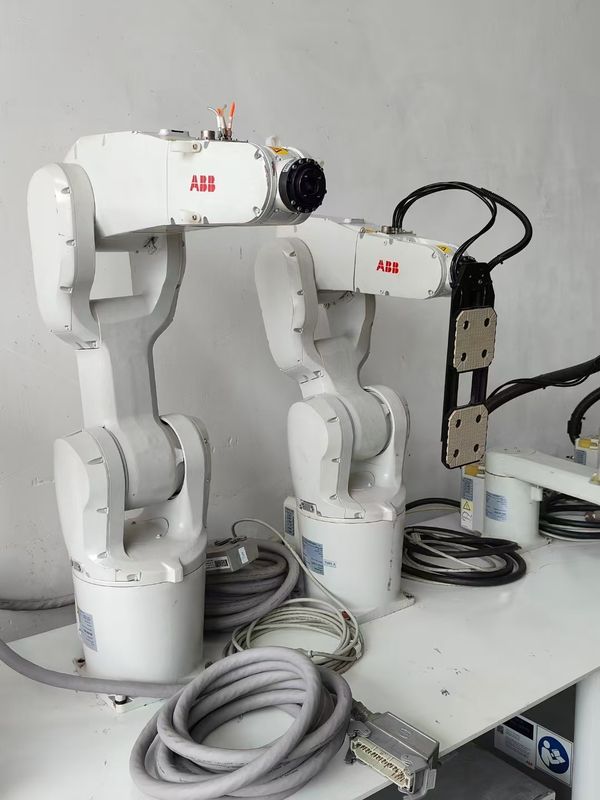 ABB IRB 1200 (5/0.9) ربات برای دستکاری قطعات، پولیش، اندازه گیری، مونتاژ قطعات
