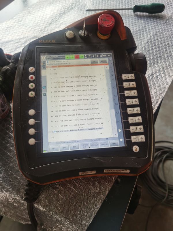 استفاده از نرم افزار کوکا KUKA KR240 R2900 Ultra Robots IP 65 ایمنی ±0.1 میلی متر تکرار پذیری و بیشتر برای استانداردهای بالا 240 کیلوگرم بار مفید 2900 میلی متر
