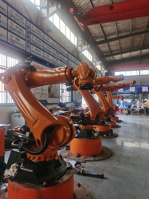 KUKA KR300 R2500 Ultra 300kg Payload 2500mm Reach استفاده شده روبات های KUKA با تکرار پذیری ±0.1 mm و برنامه نویسی کوکا بارگذاری روبات دستکاری آسیاب آسیاب