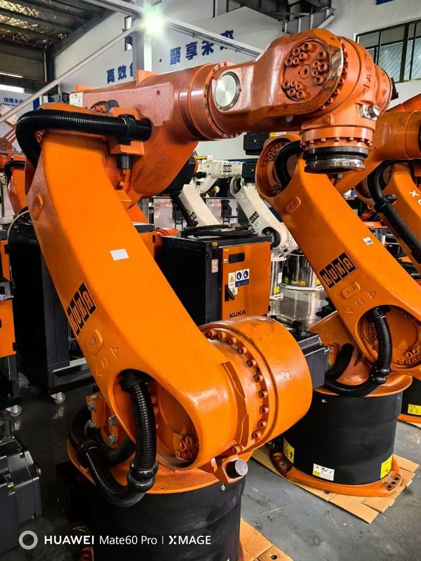 کنترل کننده KRC4 شامل ربات های KUKA مورد استفاده KR60-3 60kg بار مفید 2033mm رسیدن برای بارگیری رسیدگی برش و مونتاژ