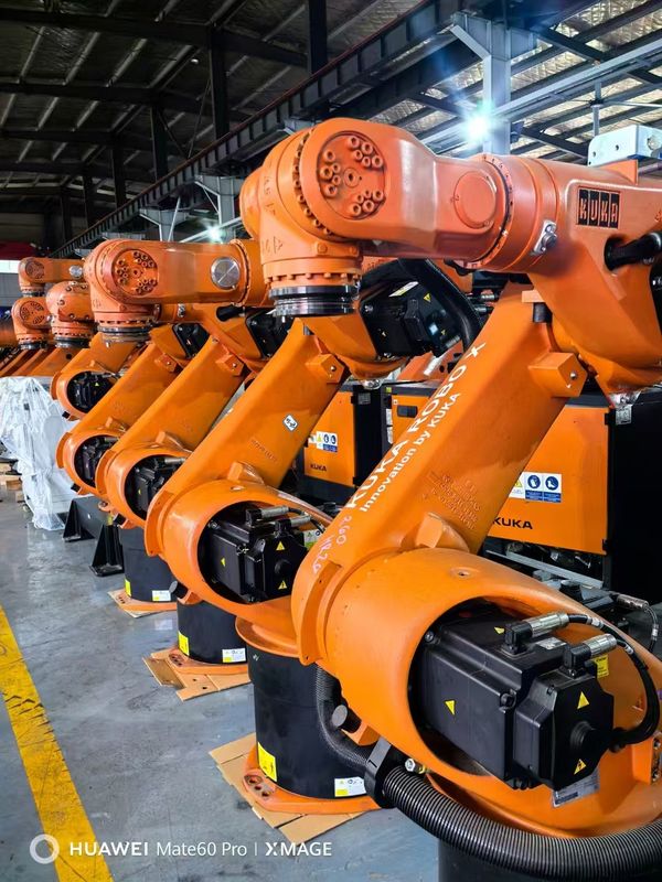 کنترل کننده KRC4 شامل ربات های KUKA مورد استفاده KR60-3 60kg بار مفید 2033mm رسیدن برای بارگیری رسیدگی برش و مونتاژ