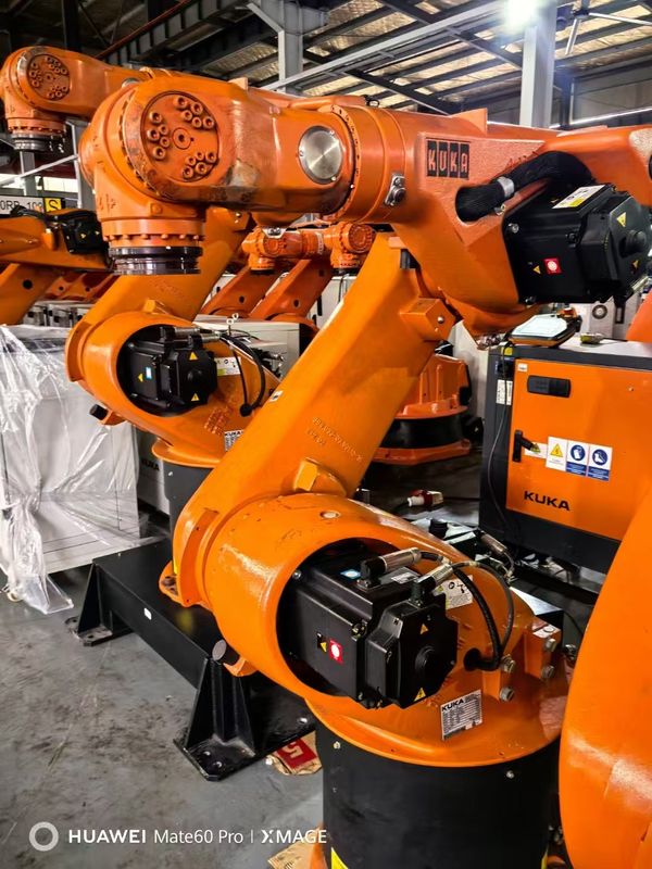 2033 mm Reach KUKA KR60-3 60KG بار مفید استفاده شده از روبات های KUKA برای دستکاری و جمع آوری مواد