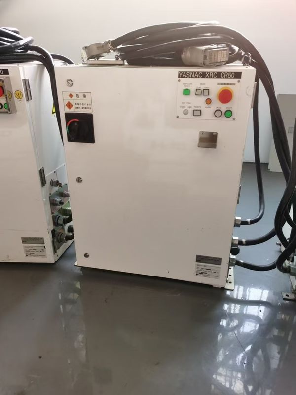 2061mm Reach CR50 XRC ربات جوشکاری قوس Motoman 50kg برای فشار دادن و بارگذاری / تخلیه قطعات