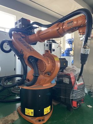 یک ربات صنعتی شارپ KUKA KR16L6 برای جوشکاری اتوماتیک
