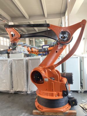 ربات چهار محوره پالت سازی KUKA KR100-2 PA نصب شده است